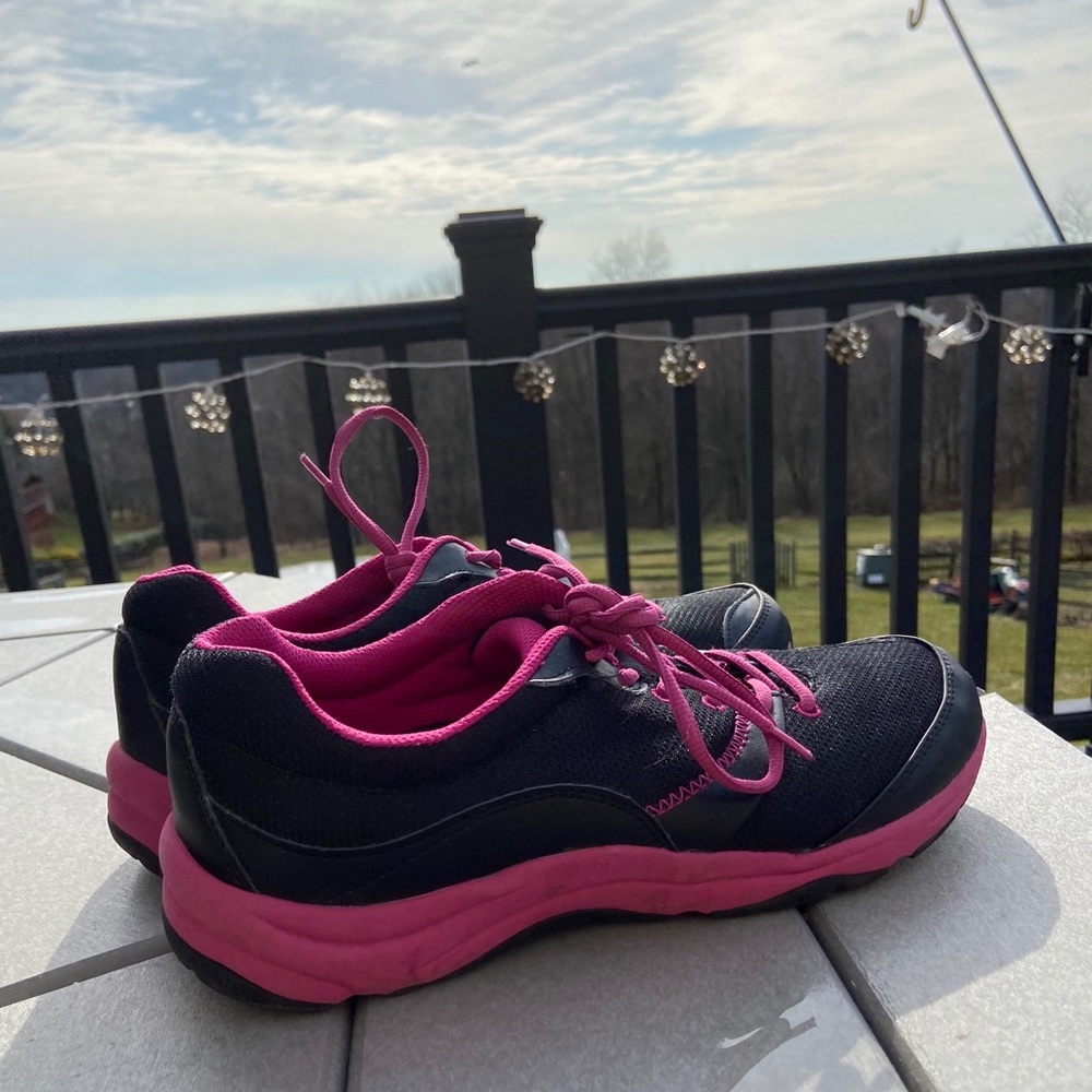 Vionic Kona Walking Sneakers
